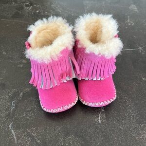 UGG baby crib boot size 0/1